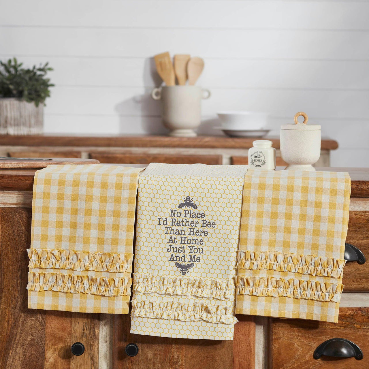 Buzzy Bees Ruffled Tea Towel Set of 3 19x28 - The Fox Decor